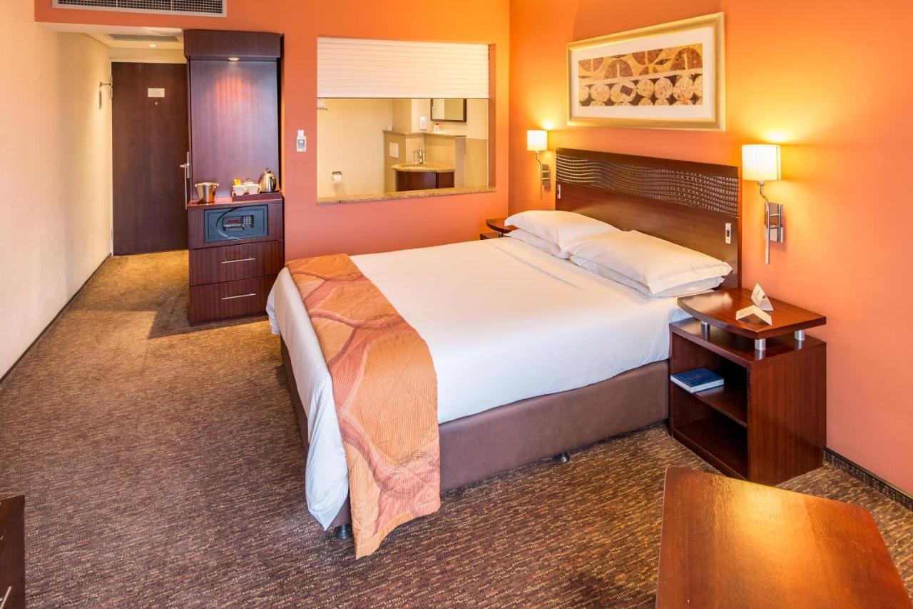 City Lodge Hotel Hatfield, Претория Экстерьер фото